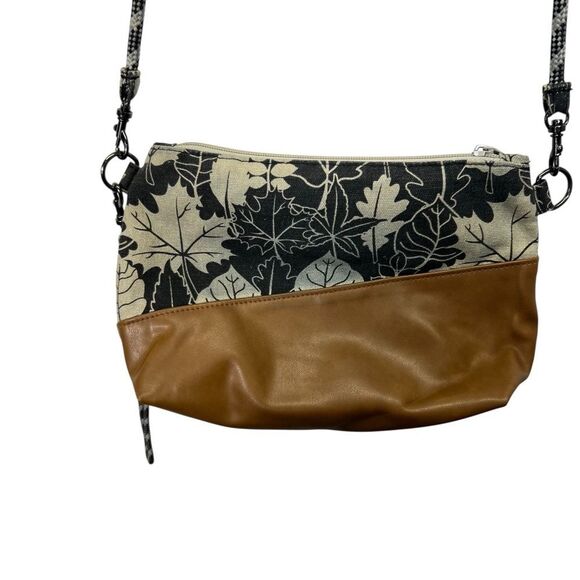 Kavu Zip Handbag Pouch Crossbody Cream leaf fall outdoors hiking